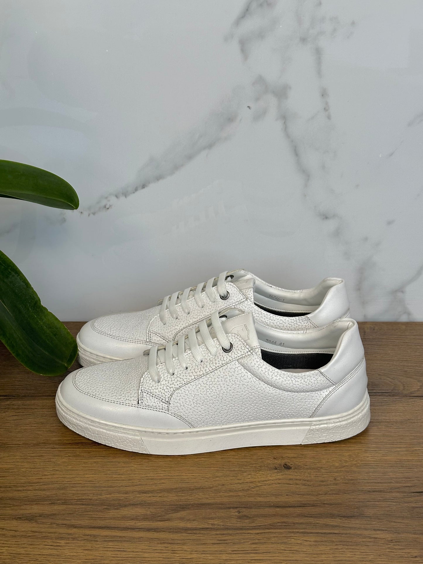SNEAKER - White